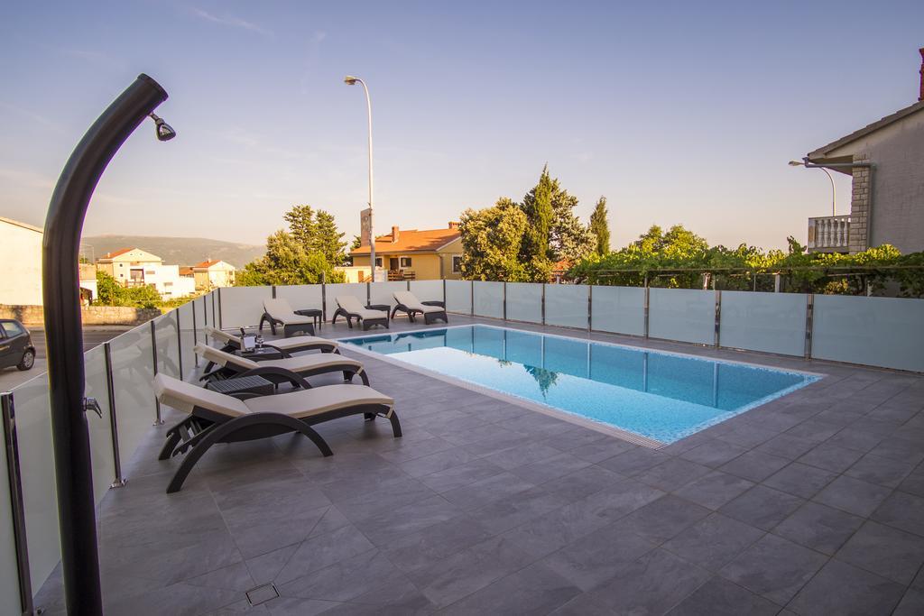 Apartments & Rooms Krk Крк Экстерьер фото